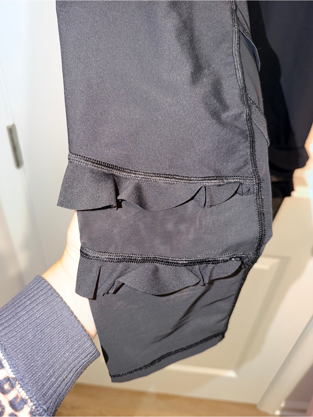 Victoria Sport Black Ruffle Crop Active Leggings, Size L - Picture 4 of 6